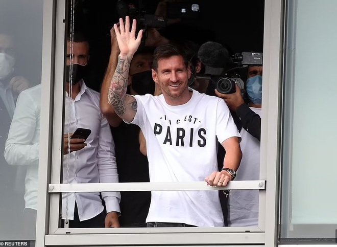 Những khoảnh khắc ấn tượng khi Messi rời Barcelona gia nhập PSG - 8 Những khoảnh khắc ấn tượng khi Messi rời Barcelona gia nhập PSG - 8