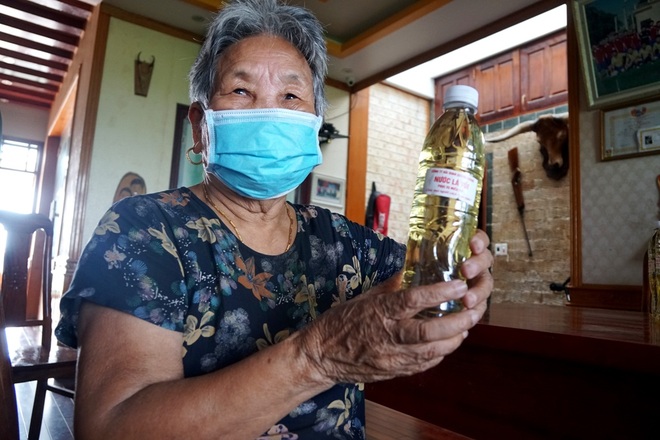 Huy động cả gia đình nấu 20.000 chai nước vối gửi vào khu cách ly - 6 Huy động cả gia đình nấu 20.000 chai nước vối gửi vào khu cách ly - 6