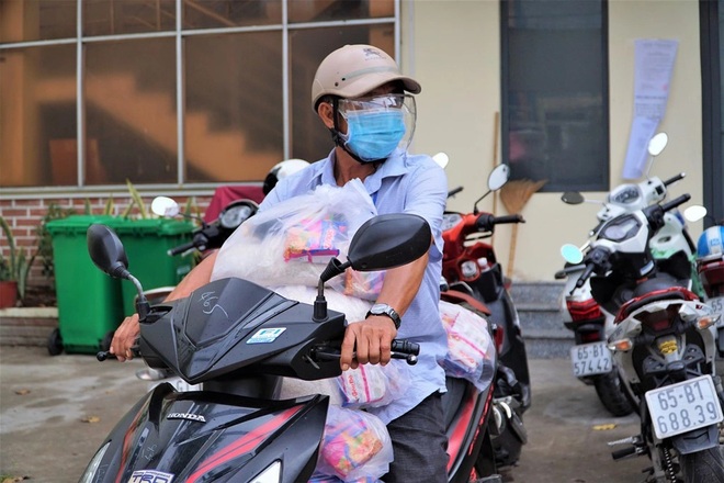 Cần Thơ: Giãn cách nhưng không xa cách, lúc dịch quan tâm nhau nhiều hơn - 2 Cần Thơ: Giãn cách nhưng không xa cách, lúc dịch quan tâm nhau nhiều hơn - 2