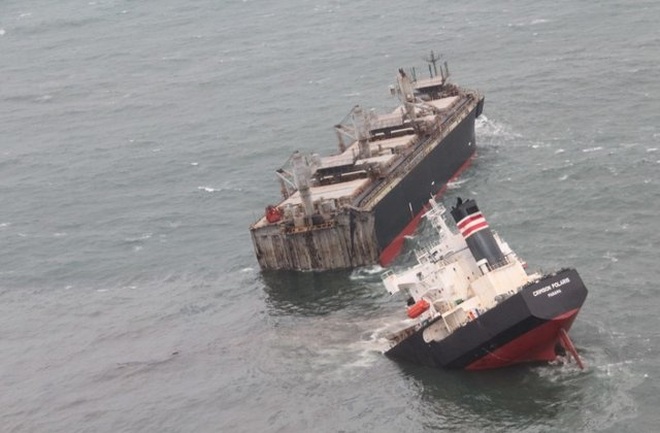 Tàu hàng Panama mắc cạn, vỡ đôi ở Nhật Bản - 1 Tàu hàng Panama mắc cạn, vỡ đôi ở Nhật Bản - 1