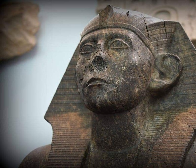 Vì sao nhiều bức tượng Ai Cập thường bị gãy xương mũi? - 2