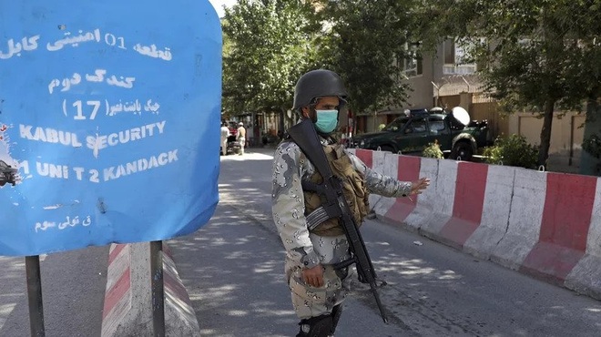 Taliban tiến sát Kabul, phương Tây cấp tập đóng sứ quán, sơ tán nhân viên - 2