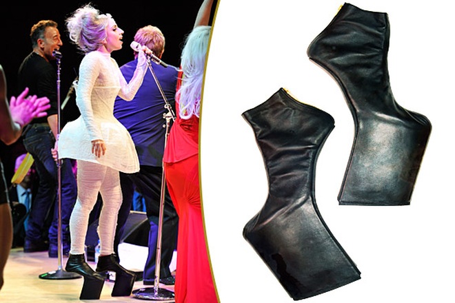 Loạt giày cao khủng gây choáng của Lady Gaga - 7
