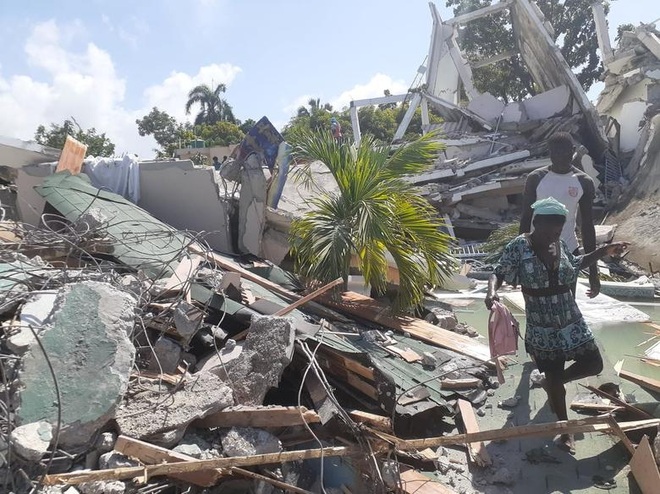 Haiti tan hoang sau động đất kinh hoàng, 1.297 người chết - 9