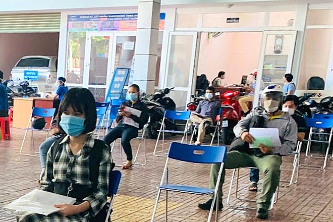 Vừa hết Chỉ thị 16, nhiều lao động đi làm thủ tục trợ cấp thất nghiệp - 3