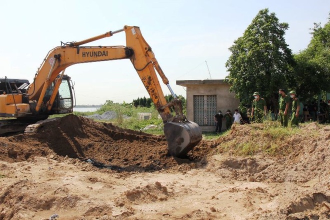 Hộ kinh doanh chôn lấp hơn 500 tấn chất thải ra môi trường - 1