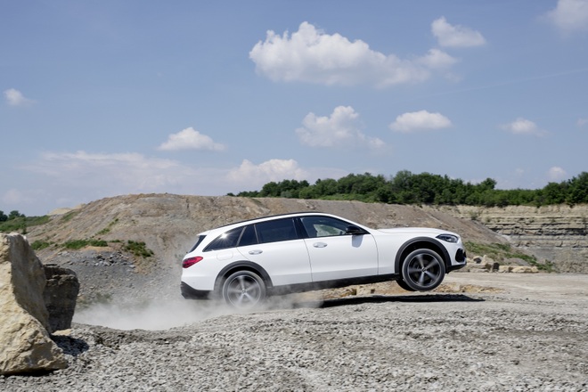 Mercedes-Benz C-Class có thêm phiên bản gầm cao All-Terrain - 12