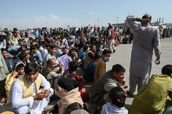 Vì sao đám đông chen nhau sơ tán ở Afghanistan toàn đàn ông? - 2