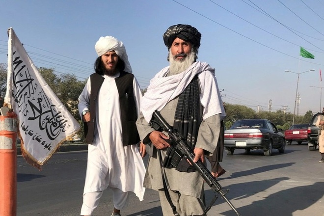 Taliban gửi thư báo tử cho người Afghanistan từng làm việc với phương Tây - 1