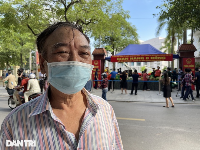 Phiên chợ đặc biệt dành cho hàng trăm người khó khăn ở Hà Nội - 2 Phiên chợ đặc biệt dành cho hàng trăm người khó khăn ở Hà Nội - 2