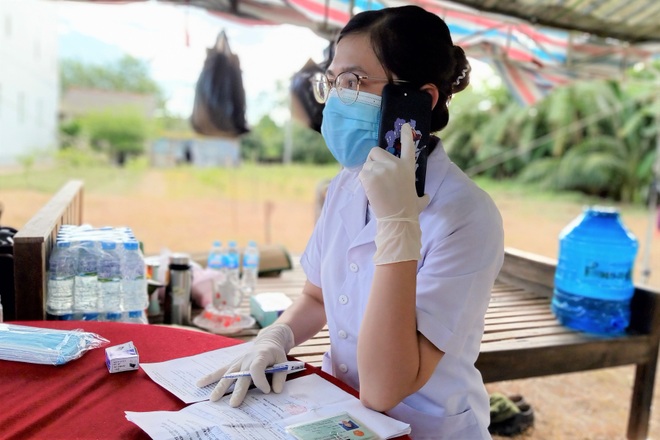 Nữ nhân viên y tế trẻ: Gác chuyện gia đình tận tâm tham gia chống dịch - 2