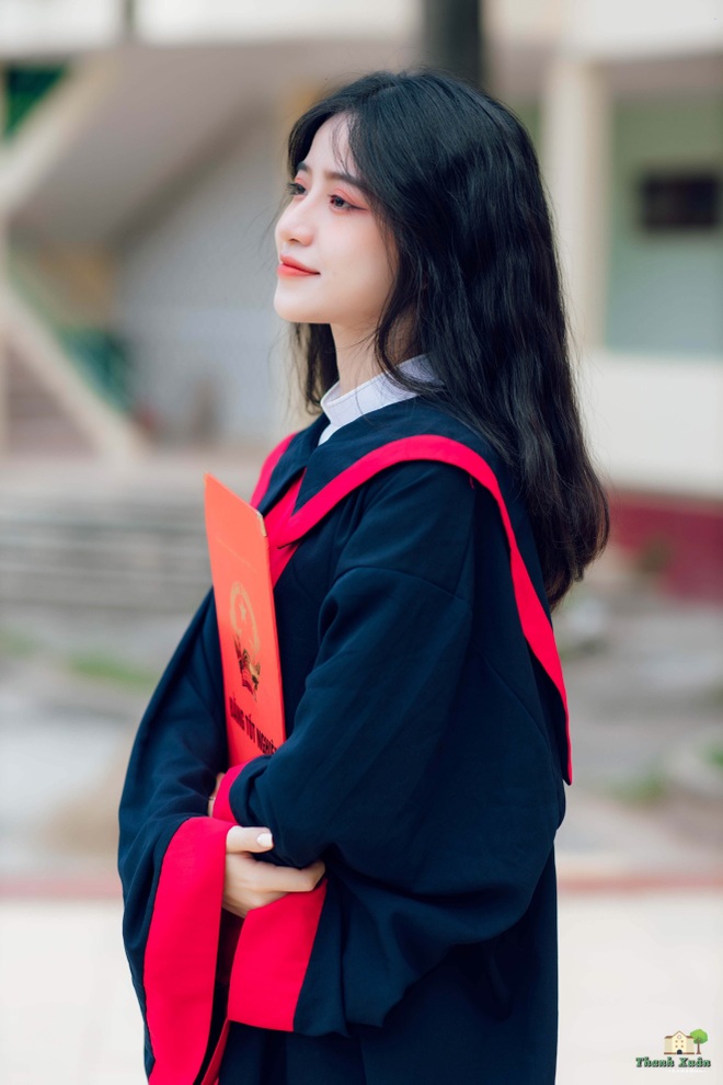 Nữ sinh xứ Thanh bất ngờ nổi tiếng với khoảnh khắc kỷ yếu ngọt ngào - 3 Nữ sinh xứ Thanh bất ngờ nổi tiếng với khoảnh khắc kỷ yếu ngọt ngào - 3