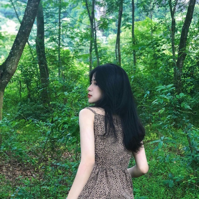 Nữ sinh xứ Thanh bất ngờ nổi tiếng với khoảnh khắc kỷ yếu ngọt ngào - 4 Nữ sinh xứ Thanh bất ngờ nổi tiếng với khoảnh khắc kỷ yếu ngọt ngào - 4