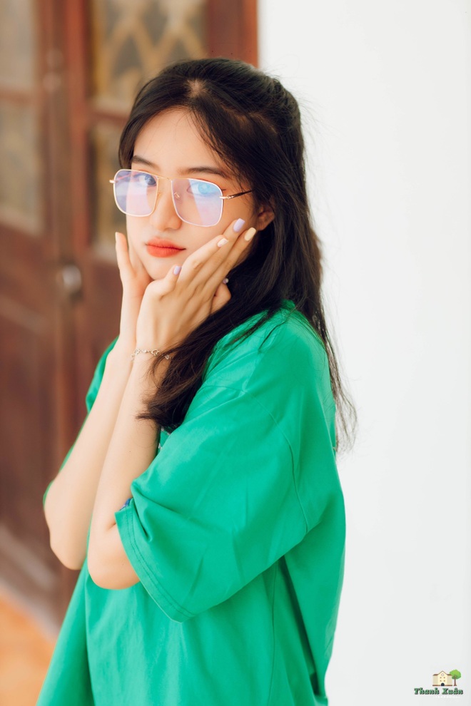 Nữ sinh xứ Thanh bất ngờ nổi tiếng với khoảnh khắc kỷ yếu ngọt ngào - 5 Nữ sinh xứ Thanh bất ngờ nổi tiếng với khoảnh khắc kỷ yếu ngọt ngào - 5