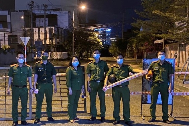 Nữ cán bộ chống dịch: Con công an, ba mẹ trực chiến, ở nhà tự chăm nhau - 3 Nữ cán bộ chống dịch: Con công an, ba mẹ trực chiến, ở nhà tự chăm nhau - 3