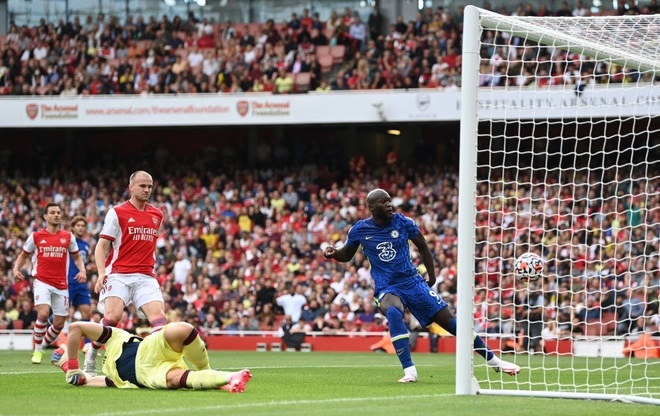Lukaku tỏa sáng rực rỡ, Chelsea lên đầu bảng Premier League - 4