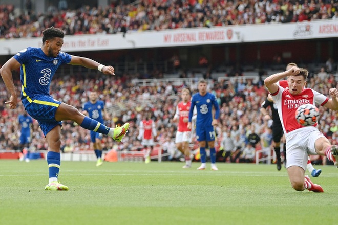 Lukaku tỏa sáng rực rỡ, Chelsea lên đầu bảng Premier League - 8