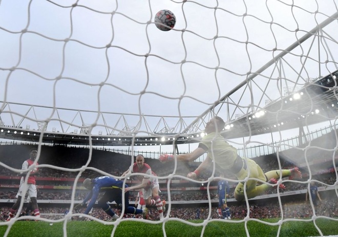 Lukaku tỏa sáng rực rỡ, Chelsea lên đầu bảng Premier League - 12 Lukaku tỏa sáng rực rỡ, Chelsea lên đầu bảng Premier League - 12