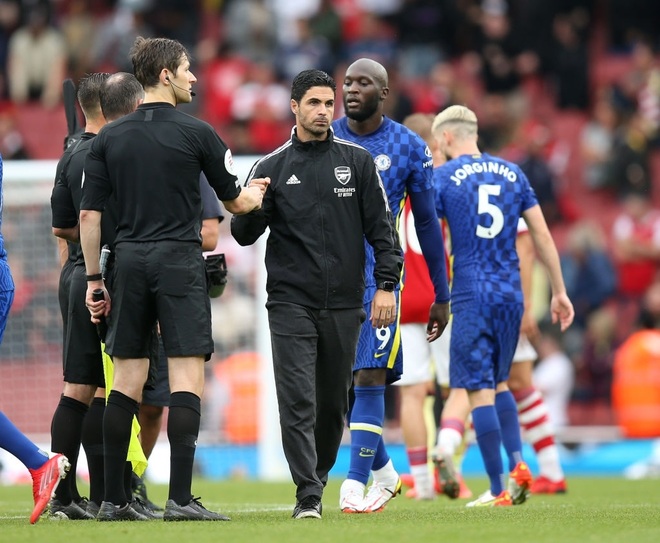 Lukaku tỏa sáng rực rỡ, Chelsea lên đầu bảng Premier League - 15