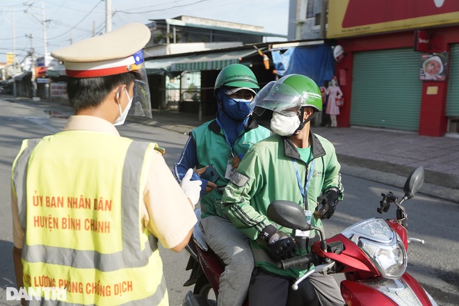 Sau hơn 4 tháng, xe ôm công nghệ được lăn bánh lại tại TPHCM - 1 Sau hơn 4 tháng, xe ôm công nghệ được lăn bánh lại tại TPHCM - 1