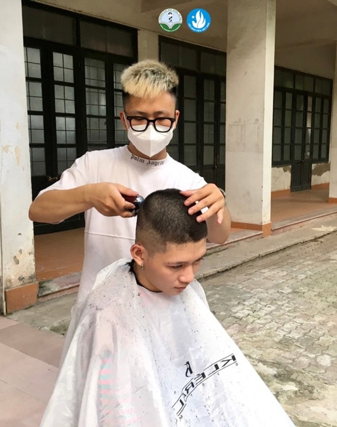 Sinh viên ĐH Dược tình nguyện xuống tóc vào Nam chống dịch - 5 Sinh viên ĐH Dược tình nguyện xuống tóc vào Nam chống dịch - 5