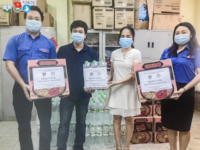 Sinh viên ĐH Dược tình nguyện xuống tóc vào Nam chống dịch - 6 Sinh viên ĐH Dược tình nguyện xuống tóc vào Nam chống dịch - 6