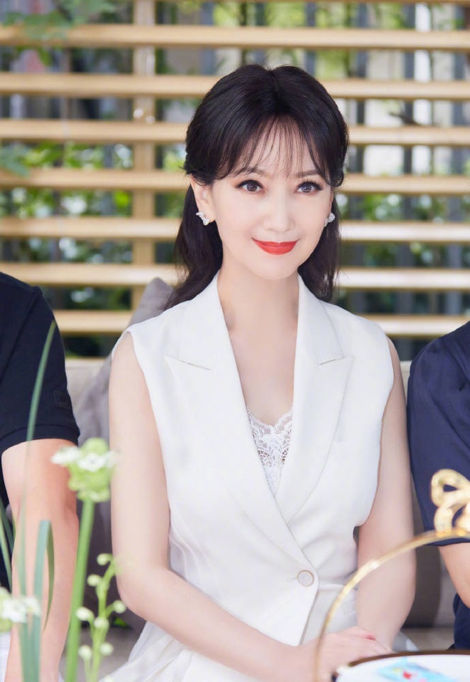 Diện mạo người đẹp U70 Triệu Nhã Chi tiếp tục gây sửng sốt - 5 Diện mạo người đẹp U70 Triệu Nhã Chi tiếp tục gây sửng sốt - 5