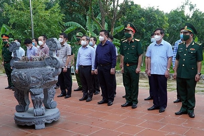 Trưởng ban Tuyên giáo Trung ương viếng mộ Đại tướng Võ Nguyên Giáp - 2