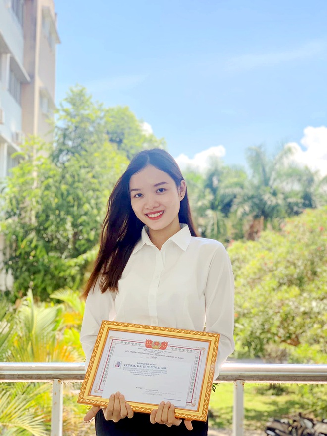 Nữ sinh đất võ sở hữu cặp chân dài hơn 1m, thành thạo 2 ngoại ngữ - 3 Nữ sinh đất võ sở hữu cặp chân dài hơn 1m, thành thạo 2 ngoại ngữ - 3