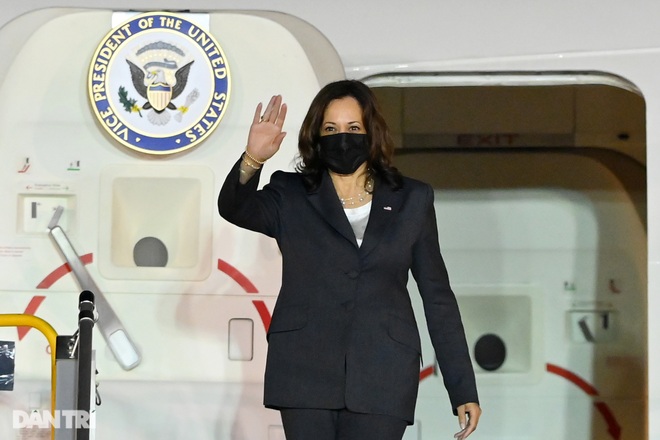 Phó Tổng thống Mỹ tới Hà Nội, bắt đầu chuyến thăm Việt Nam - 2