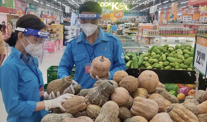 TPHCM: Ai ở đâu ở yên đó, 20% số người dân được đi chợ hộ - 2 TPHCM: Ai ở đâu ở yên đó, 20% số người dân được đi chợ hộ - 2