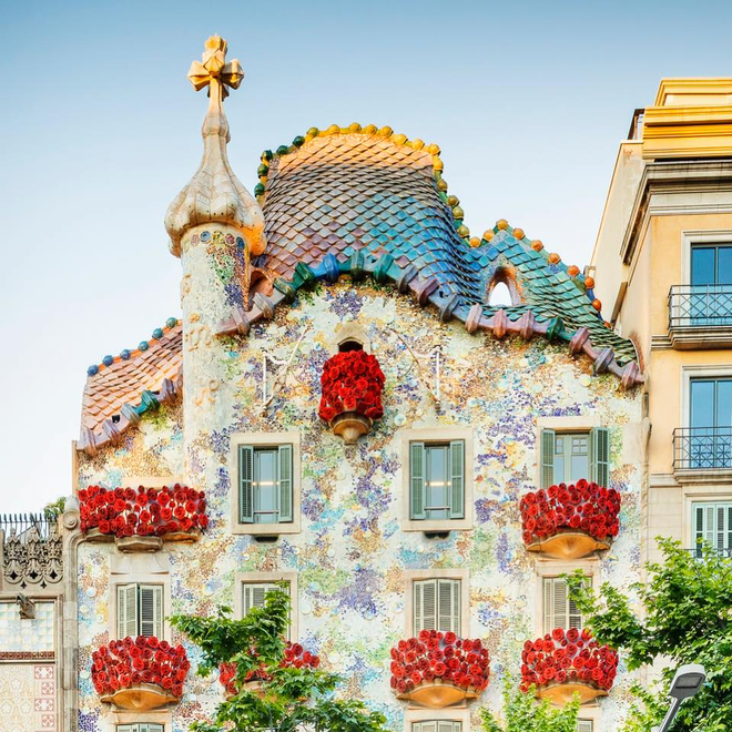 Ngôi nhà hơn 100 tuổi có thiết kế độc đáo ở Barcelona - 1