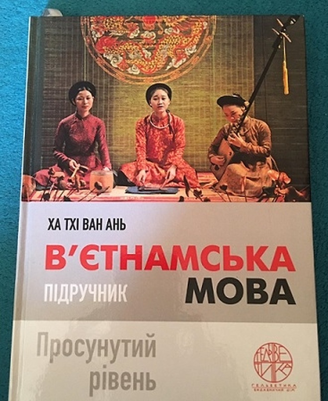 Bộ sách song ngữ tâm huyết của cô giáo dạy tiếng Việt ở Ukraine - 2