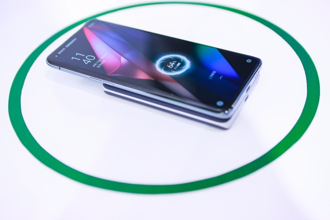 Oppo ra mắt sạc nhanh không dây MagVOOC và công nghệ kết nối trong xe hơi - 2 Oppo ra mắt sạc nhanh không dây MagVOOC và công nghệ kết nối trong xe hơi - 2