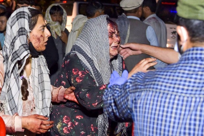 Hiện trường vụ nổ như ngày tận thế khiến 70 người chết tại sân bay Kabul - 9