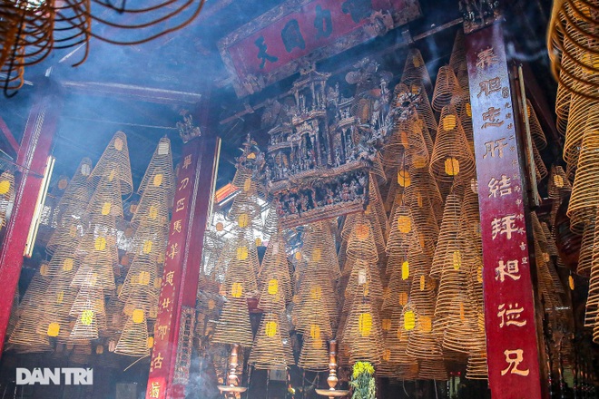 Unique, famous hundred-year-old ancient pagoda in the heart of Can Tho - 7