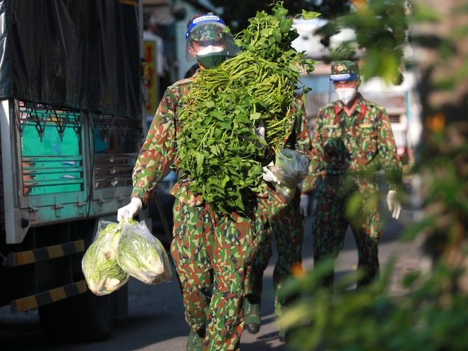 TPHCM làm được gì sau 7 ngày siết chặt giãn cách? - 7