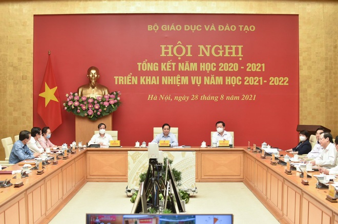 Thủ tướng chỉ đạo: Đảm bảo an toàn trường học gắn với tiêm vắc xin - 1