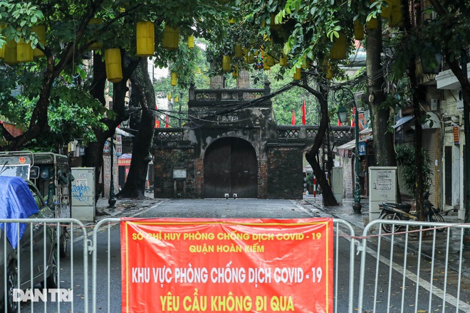 The only remaining window in Hanoi is closed because of the Covid-19 epidemic - 2