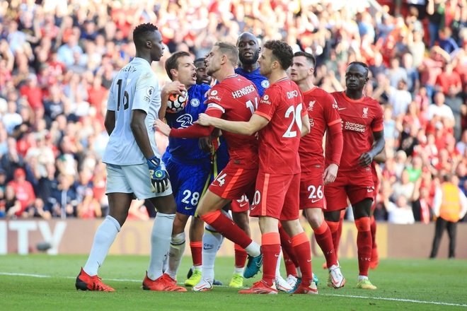Liverpool 1-1 Chelsea: VAR tạo bước ngoặt với thẻ đỏ và phạt đền - 2