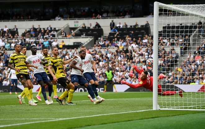 Son Heung Min đưa Tottenham lên đầu bảng Premier League - 2