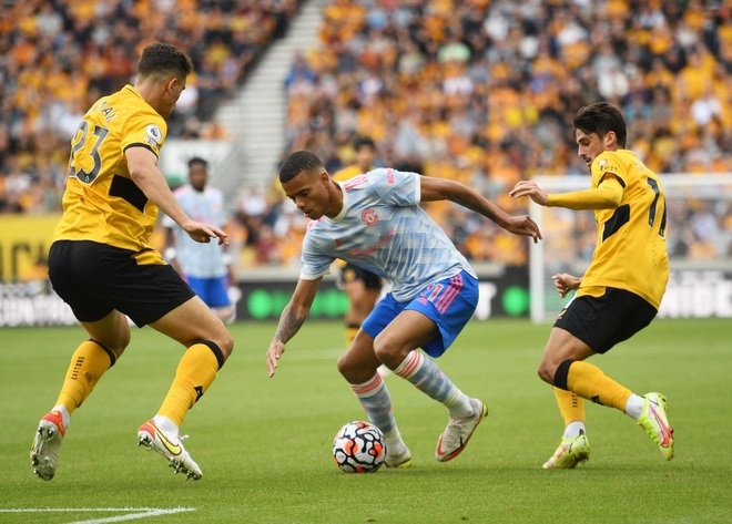 Wolves 0-1 Man Utd: Quỷ đỏ quá… đỏ - 1