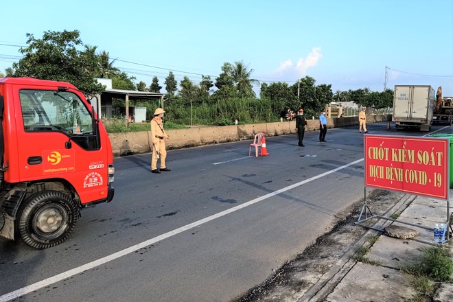 Được đề nghị giảm gắt kiểm dịch, Cà Mau khẳng định vẫn theo quy trình - 1