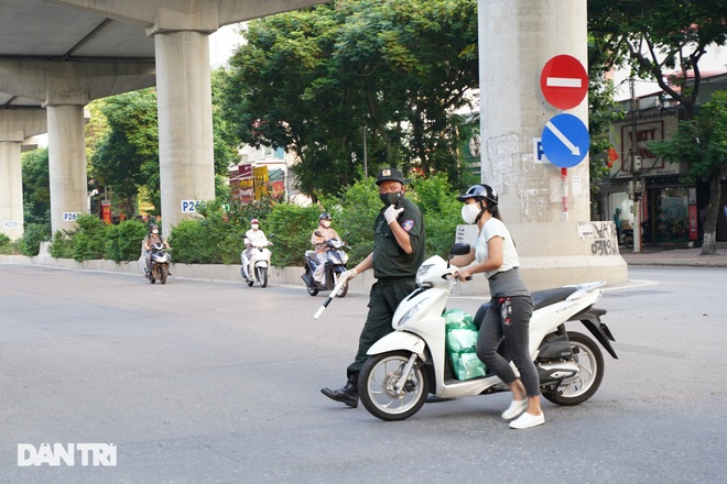 Tổ công tác đặc biệt đón lõng, bắt hàng loạt phương tiện né chốt kiểm dịch - 9