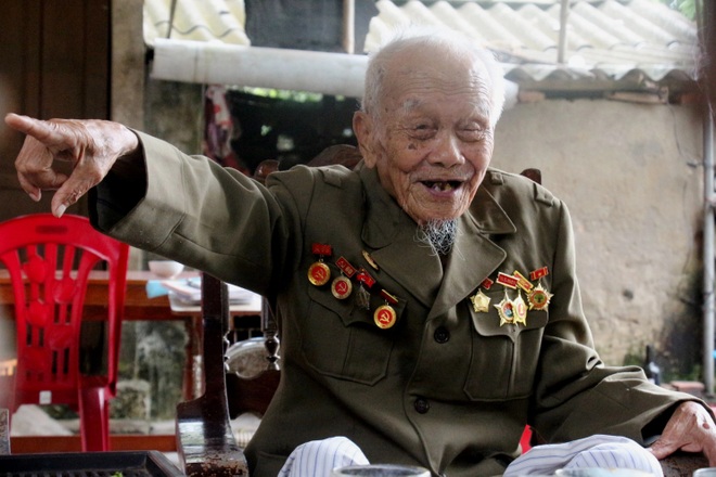 Nghe Bác đọc Tuyên ngôn Độc lập, chúng tôi ôm nhau vừa cười vừa khóc! - 3 Nghe Bác đọc Tuyên ngôn Độc lập, chúng tôi ôm nhau vừa cười vừa khóc! - 3