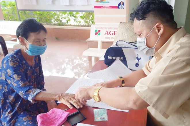 Hàng nghìn lao động khó khăn ở Phú Quốc vui mừng khi nhận tiền hỗ trợ - 1 Hàng nghìn lao động khó khăn ở Phú Quốc vui mừng khi nhận tiền hỗ trợ - 1