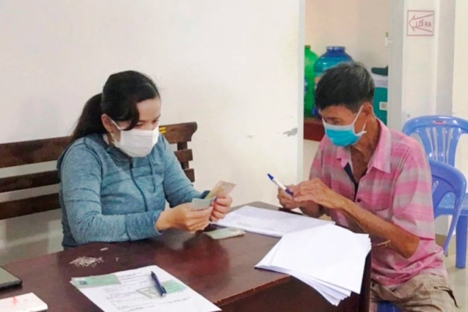 Hàng nghìn lao động khó khăn ở Phú Quốc vui mừng khi nhận tiền hỗ trợ - 3 Hàng nghìn lao động khó khăn ở Phú Quốc vui mừng khi nhận tiền hỗ trợ - 3