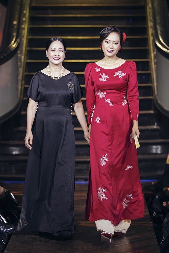Khi NSND Như Quỳnh, Phương Oanh đi catwalk, bá đạo hơn là Mạnh Trường - 4 Khi NSND Như Quỳnh, Phương Oanh đi catwalk, bá đạo hơn là Mạnh Trường - 4