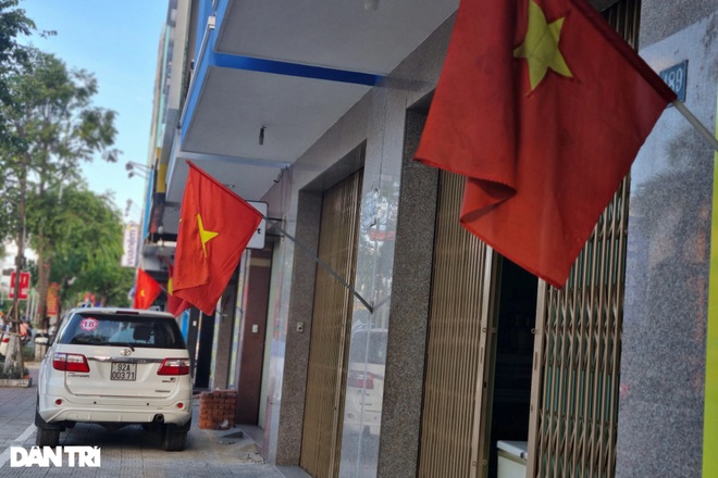 Đường phố Đà Nẵng đỏ thắm sắc cờ đón Tết Độc lập đặc biệt - 2 Đường phố Đà Nẵng đỏ thắm sắc cờ đón Tết Độc lập đặc biệt - 2