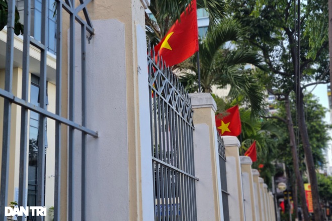 Đường phố Đà Nẵng đỏ thắm sắc cờ đón Tết Độc lập đặc biệt - 5 Đường phố Đà Nẵng đỏ thắm sắc cờ đón Tết Độc lập đặc biệt - 5